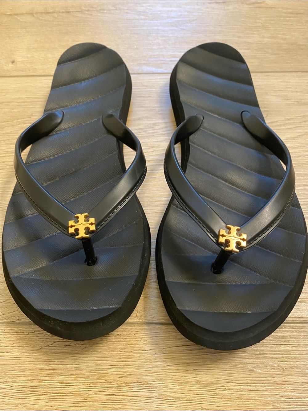 Tory Burch Kira Black flip flops 7 EUC